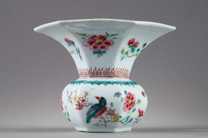 Zadou  Famille rose porcelain decorated with a bird and flowers